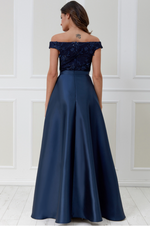 Godddiva - Longue robe décolletée à dentelles et satin bleue