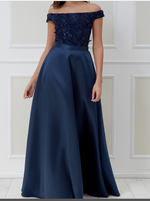 Godddiva - Longue robe décolletée à dentelles et satin bleue